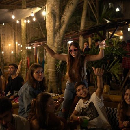 Hidden House Hostel Party Montañita Dış mekan fotoğraf