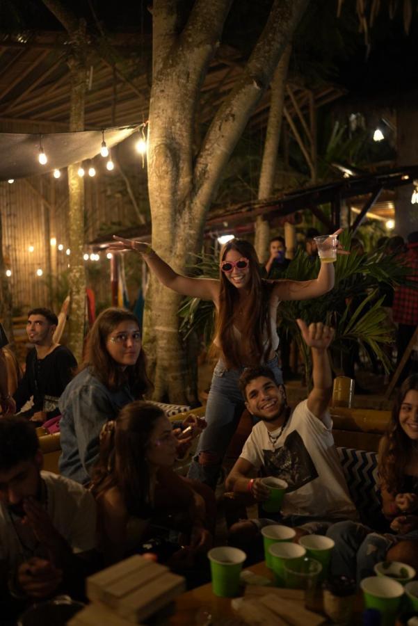 Hidden House Hostel Party Montañita Dış mekan fotoğraf