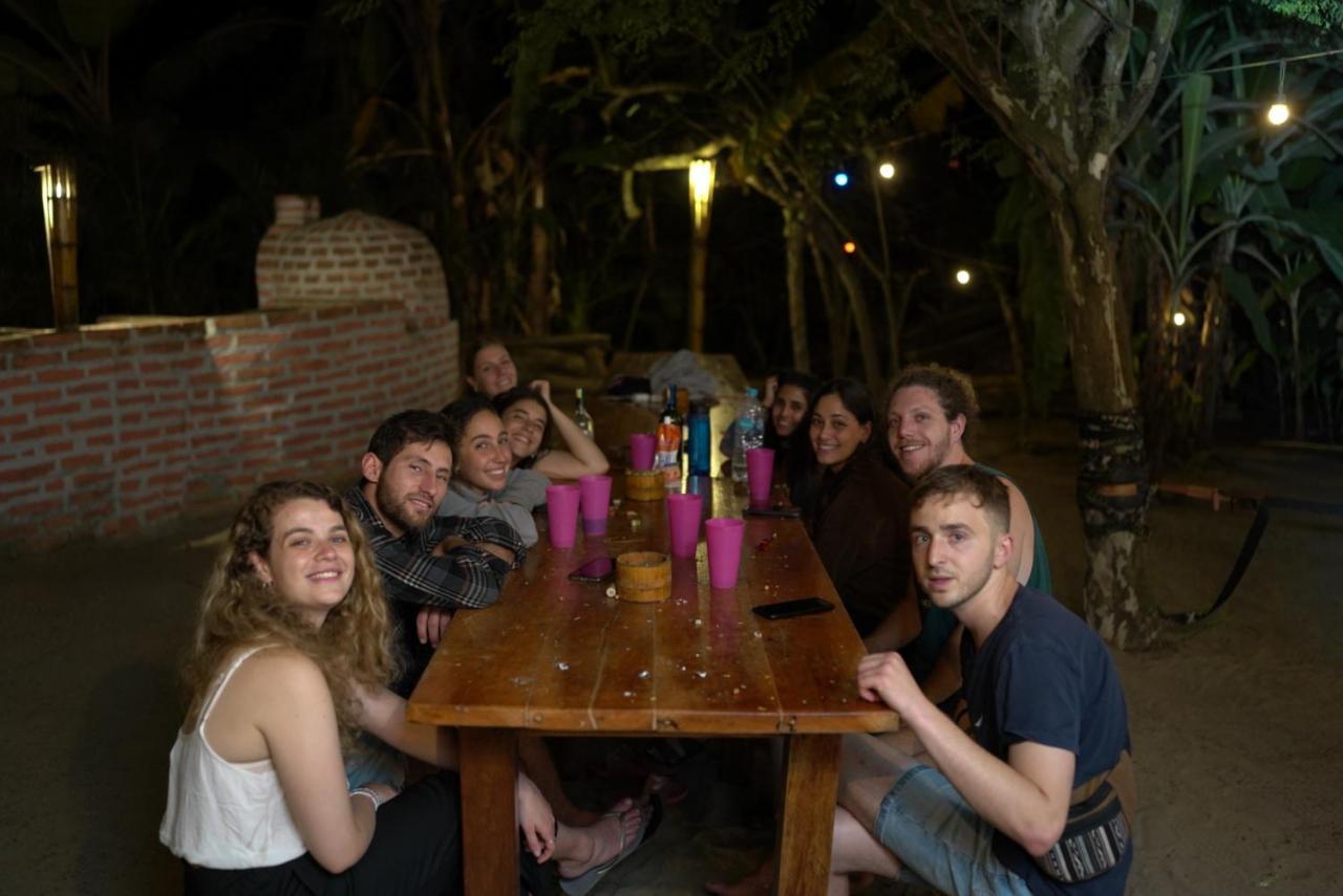 Hidden House Hostel Party Montañita Dış mekan fotoğraf