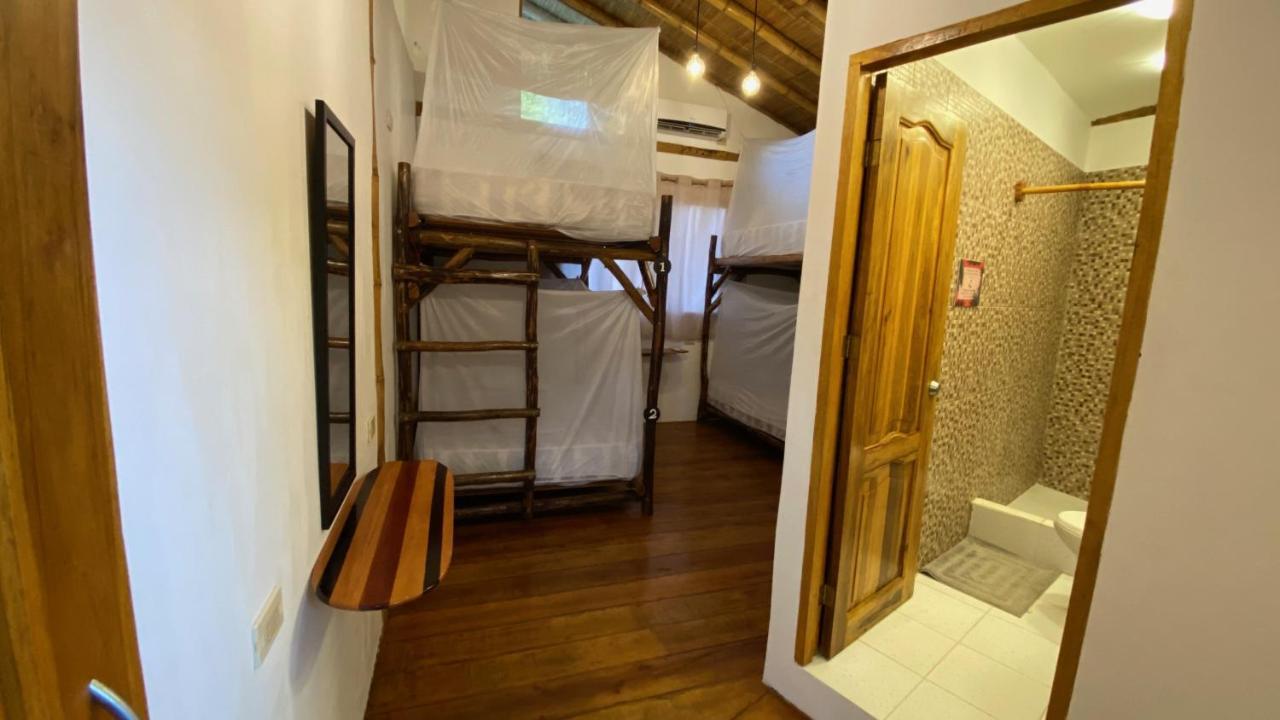 Hidden House Hostel Party Montañita Dış mekan fotoğraf