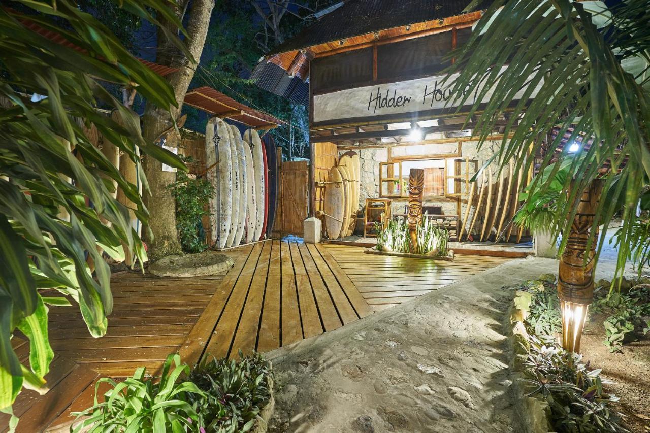 Hidden House Hostel Party Montañita Dış mekan fotoğraf